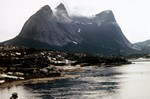 Felsen am Fjord am Kjerringstraumen