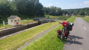 Canal des Ardennes, drei Schleusen auf einem Bild