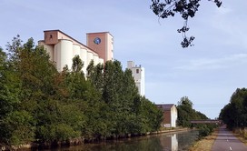 Wallonie 2026, Kornspeicher am Canal des Ardennes