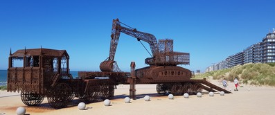 Wallonie 2026, Eisenskulptur am Ausgang von Oostende