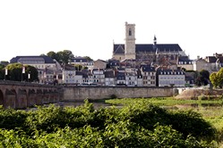 Nevers, Loire mit Altstadt